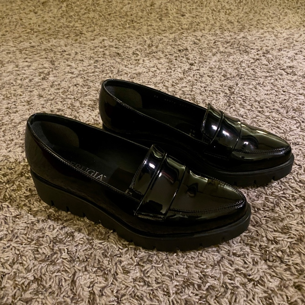 Perugia Black Patent Leather Chunky Sole Women’s Loafers Size 7